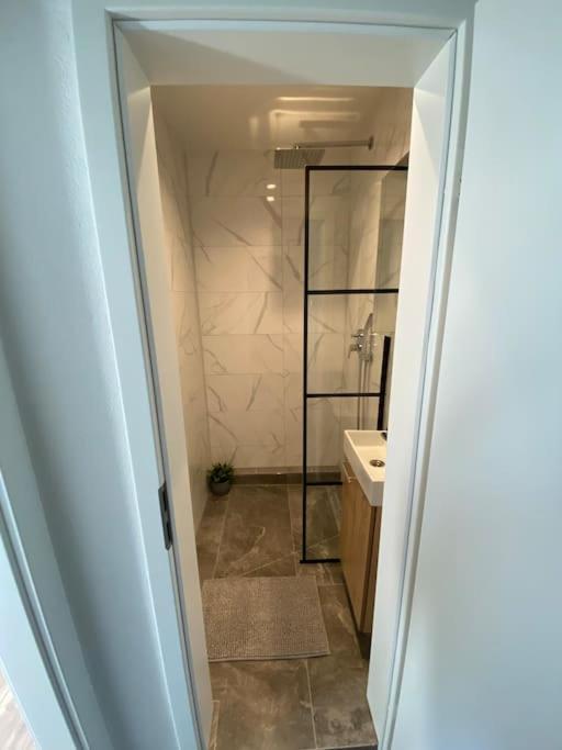 Nisay Home - 3 Room Apartment - A1 Лудвигсбург Екстериор снимка